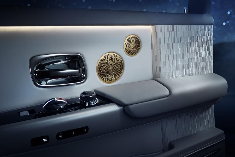 Детали интерьера Rolls-Royce Phantom Tranquillity 2019 года  (фото 9 из 17)